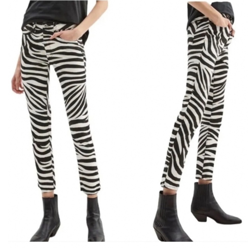 NILI LOTAN zebra print mid rise jean Size 24
Nwt